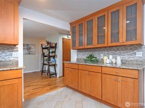 5514 NE 195th Street, Kenmore WA 98028