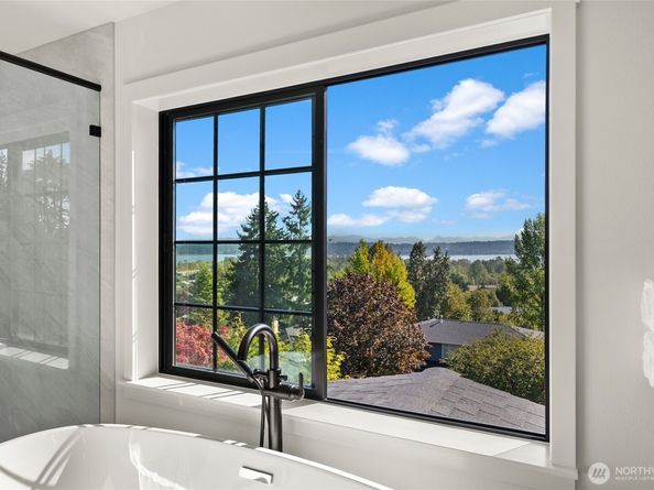 6917 57th Avenue NE, Seattle WA 98115
