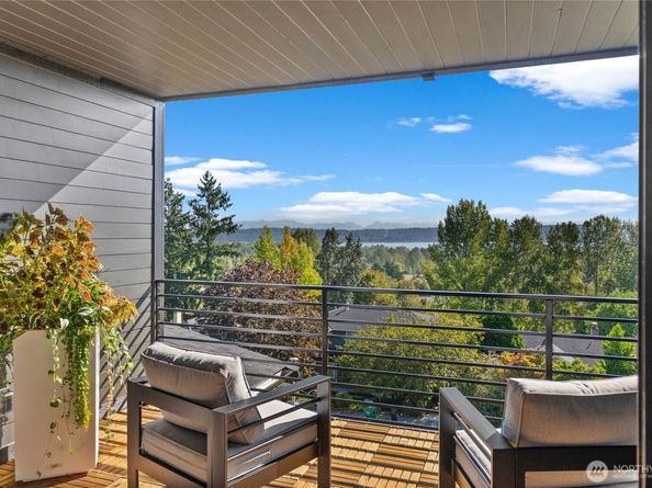 6917 57th Avenue NE, Seattle WA 98115