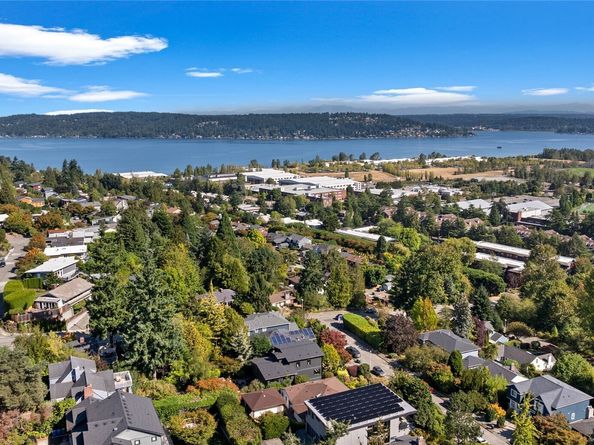 6917 57th Avenue NE, Seattle WA 98115