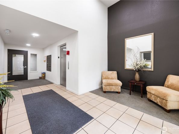 424 102nd Street SE 108, Bellevue WA 98004