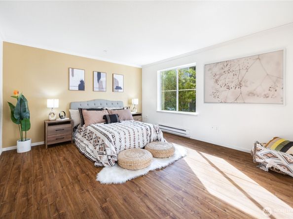 424 102nd Street SE 108, Bellevue WA 98004