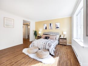 424 102nd Street SE 108, Bellevue WA 98004