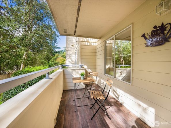 424 102nd Street SE 108, Bellevue WA 98004
