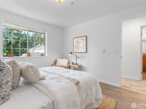 19230 Forest Park Drive NE K335, Lake Forest Park WA 98155