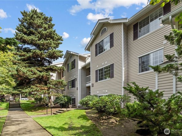 19230 Forest Park Drive NE K335, Lake Forest Park WA 98155