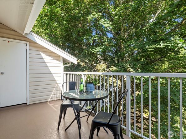 19230 Forest Park Drive NE K335, Lake Forest Park WA 98155