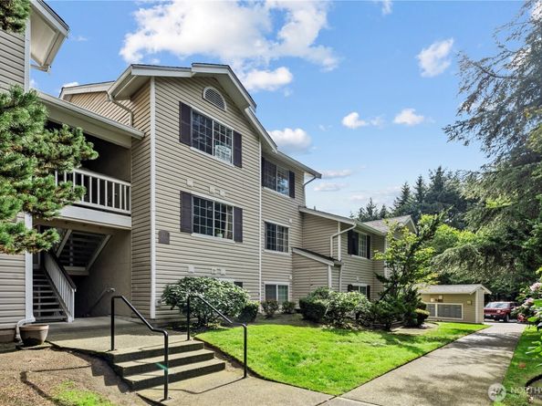 19230 Forest Park Drive NE K335, Lake Forest Park WA 98155