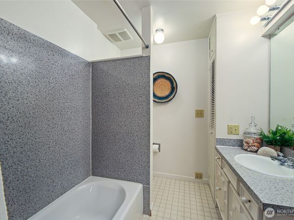4515 SW 100th Street, Seattle WA 98146