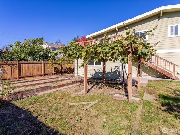 3905 NE 6th Street, Renton WA 98056