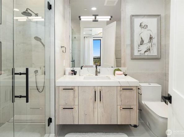 17281 SE 43rd Street, Bellevue WA 98006