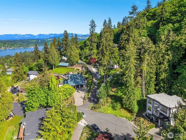17281 SE 43rd Street, Bellevue WA 98006