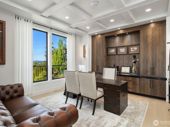 17281 SE 43rd Street, Bellevue WA 98006