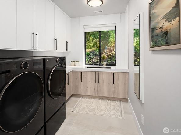 17281 SE 43rd Street, Bellevue WA 98006