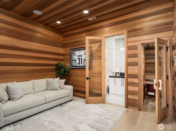 17281 SE 43rd Street, Bellevue WA 98006