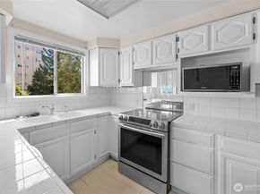 924 3rd Avenue W, Seattle WA 98119