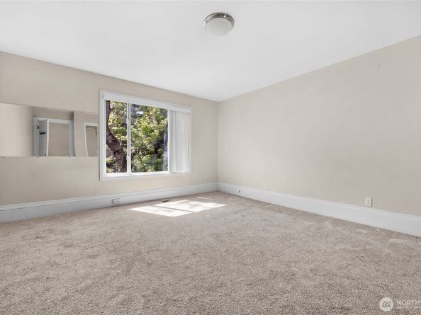 924 3rd Avenue W, Seattle WA 98119