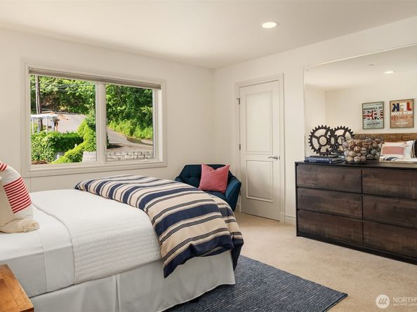 830 W Lake Sammamish Parkway NE, Bellevue WA 98008