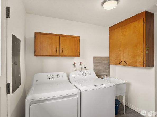 8826 10th Avenue SW, Seattle WA 98106