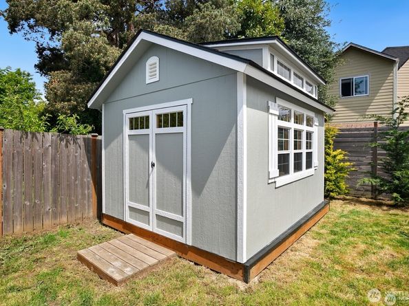 8826 10th Avenue SW, Seattle WA 98106