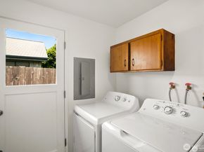 8826 10th Avenue SW, Seattle WA 98106