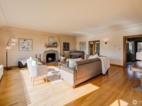 1638 Palm Avenue SW, Seattle WA 98116
