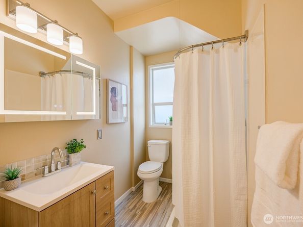 1638 Palm Avenue SW, Seattle WA 98116