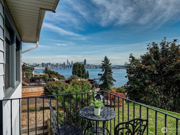 1638 Palm Avenue SW, Seattle WA 98116