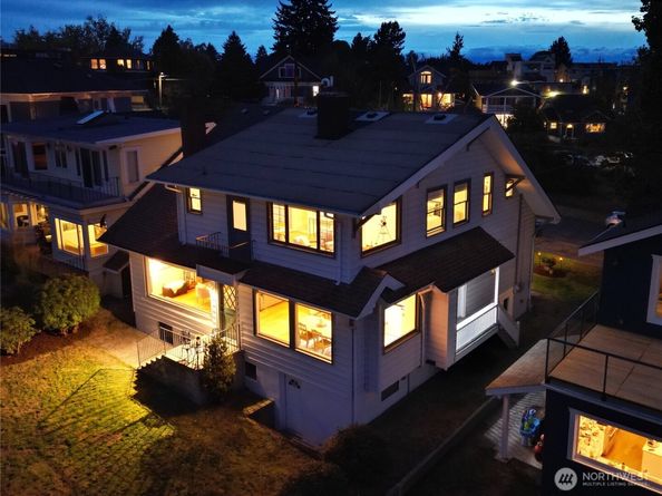 1638 Palm Avenue SW, Seattle WA 98116