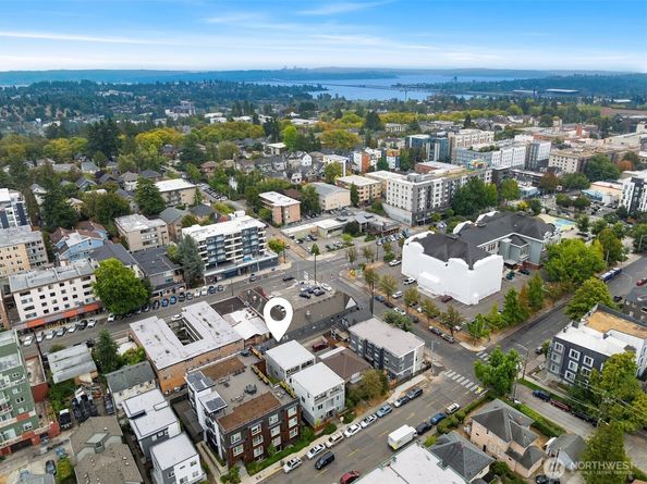 5210 B Brooklyn Avenue NE, Seattle WA 98105