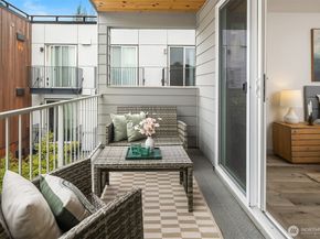 5210 B Brooklyn Avenue NE, Seattle WA 98105