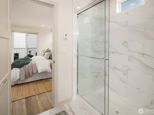 5210 B Brooklyn Avenue NE, Seattle WA 98105