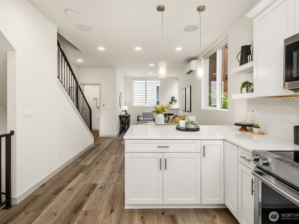 5210 B Brooklyn Avenue NE, Seattle WA 98105