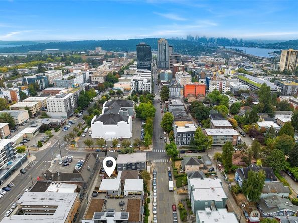 5210 B Brooklyn Avenue NE, Seattle WA 98105