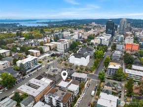 5210 B Brooklyn Avenue NE, Seattle WA 98105