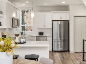 5210 B Brooklyn Avenue NE, Seattle WA 98105