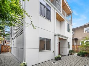 5210 B Brooklyn Avenue NE, Seattle WA 98105