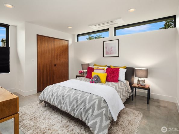 122 10th Avenue, Kirkland WA 98033