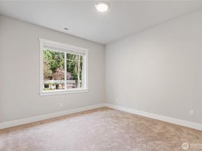 7230 NE 129th St, Kirkland WA 98034