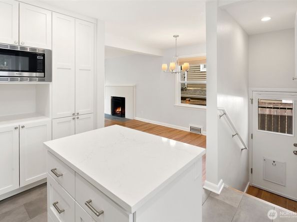 9200 5th Avenue NE, Seattle WA 98115
