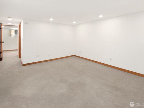 9200 5th Avenue NE, Seattle WA 98115