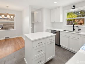 9200 5th Avenue NE, Seattle WA 98115