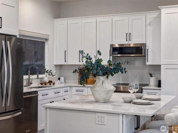 201 165th Avenue NE, Bellevue WA 98008