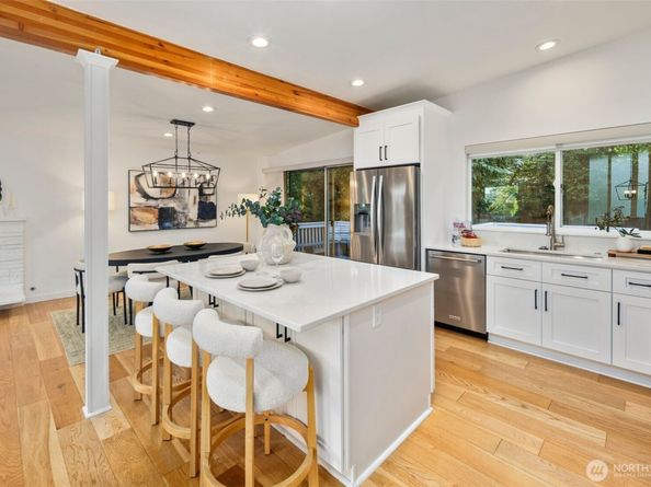201 165th Avenue NE, Bellevue WA 98008