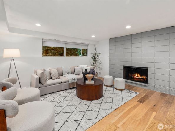 201 165th Avenue NE, Bellevue WA 98008
