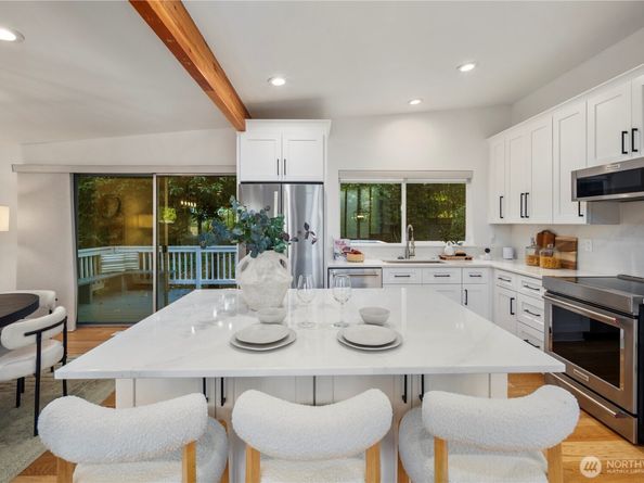 201 165th Avenue NE, Bellevue WA 98008