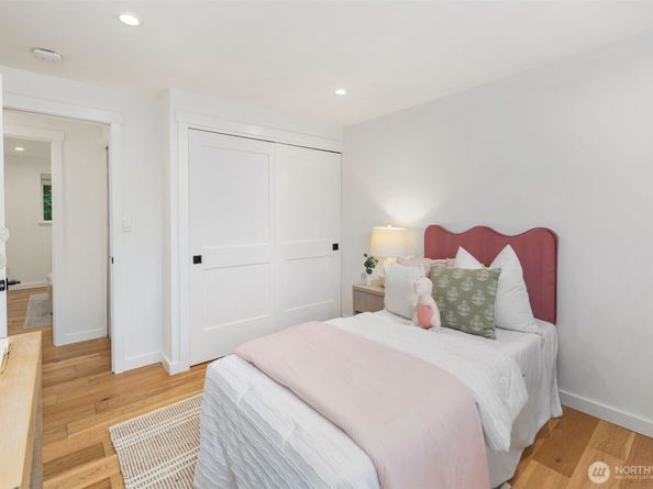 201 165th Avenue NE, Bellevue WA 98008
