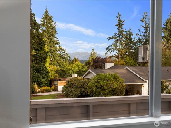 201 165th Avenue NE, Bellevue WA 98008