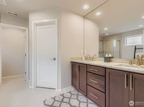 13530 NE 128th Place, Kirkland WA 98034