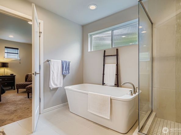13530 NE 128th Place, Kirkland WA 98034